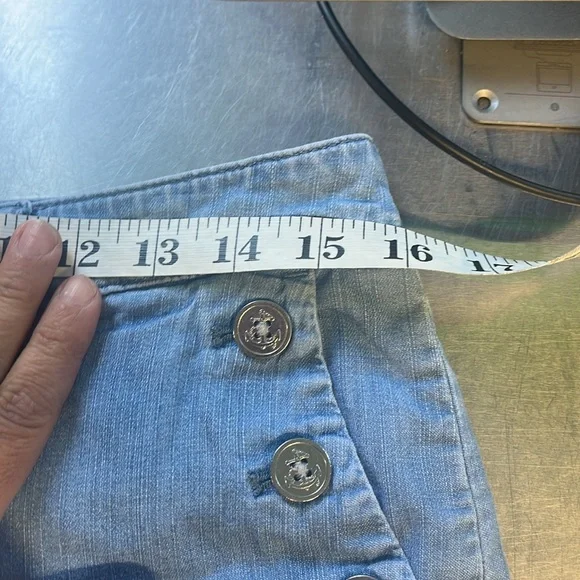 Tommy Hilfiger Women's Flex 5 in Classic Stretch Shorts Blue Denim Size 4 - Picture 8 of 9